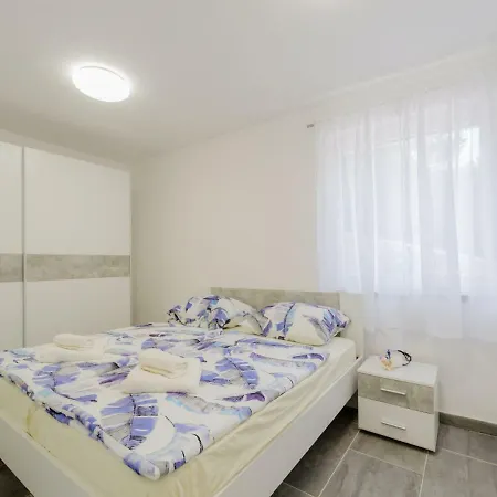 Holiday home Linda 2 *